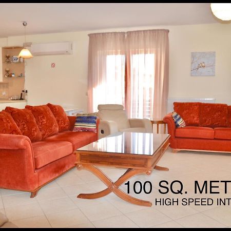 Giorgos Large Size Apartments -Family Friendly With Free Parking And Yard Views Heraclión Exterior foto
