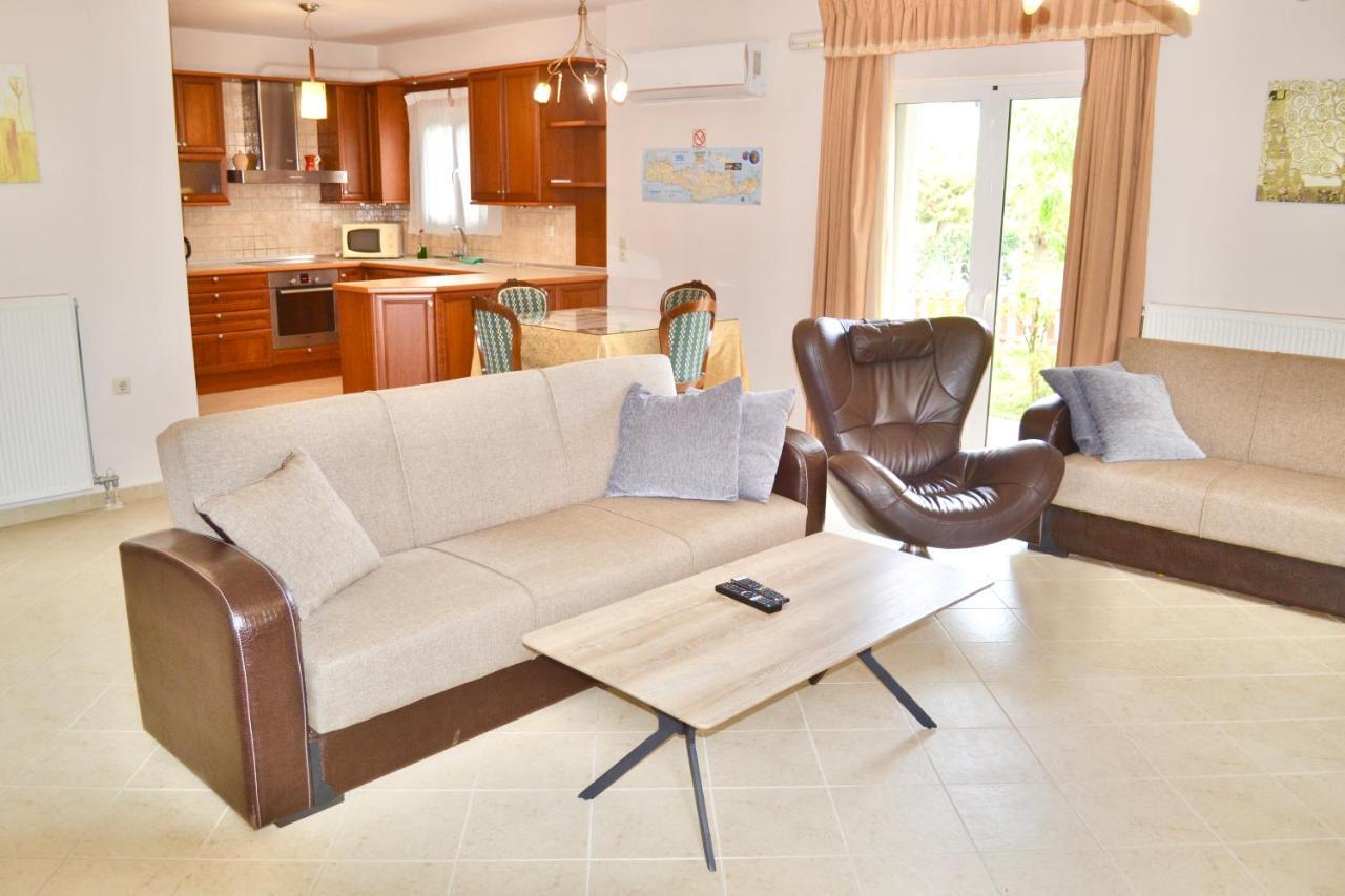 Giorgos Large Size Apartments -Family Friendly With Free Parking And Yard Views Heraclión Exterior foto
