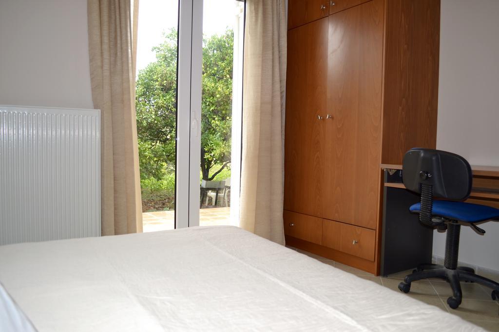 Giorgos Large Size Apartments -Family Friendly With Free Parking And Yard Views Heraclión Exterior foto