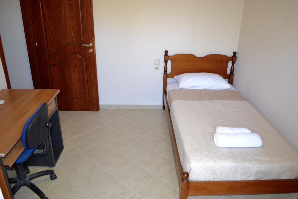 Giorgos Large Size Apartments -Family Friendly With Free Parking And Yard Views Heraclión Exterior foto